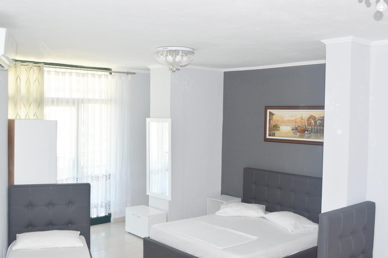 Hotel Riviera Durrës Exteriör bild