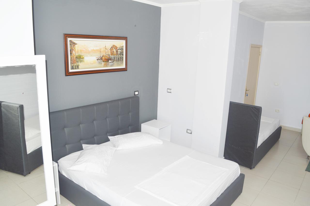 Hotel Riviera Durrës Exteriör bild